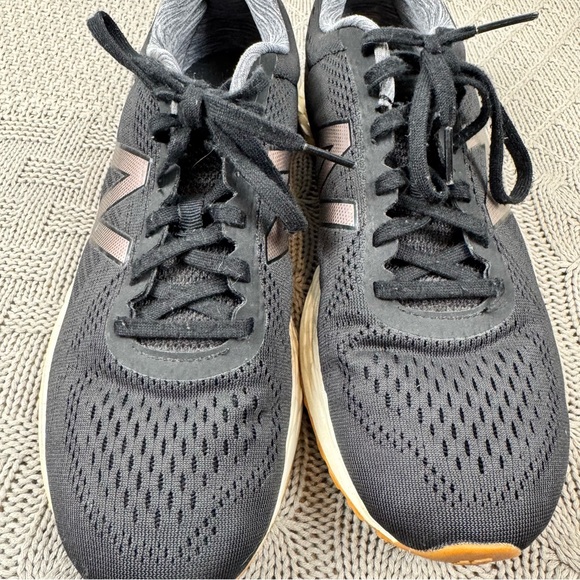New Balance Women’s Fresh Foam Arishi with Gum Bottom Sneaker ~ 9 - Picture 2 of 10